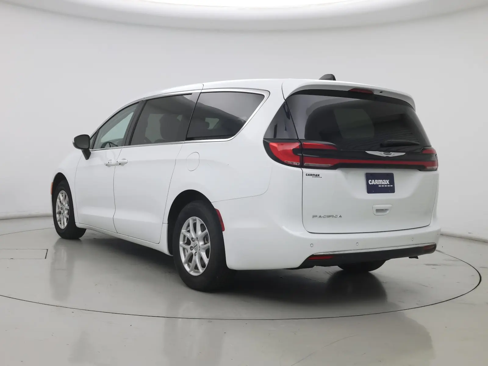 2023 Chrysler Pacifica Touring L photo 3