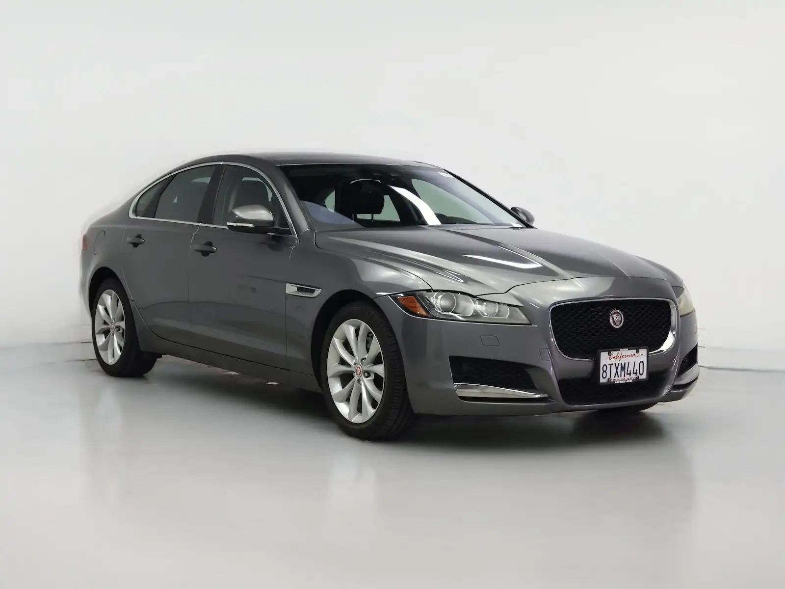 2017 Jaguar XF 20d Premium's photo