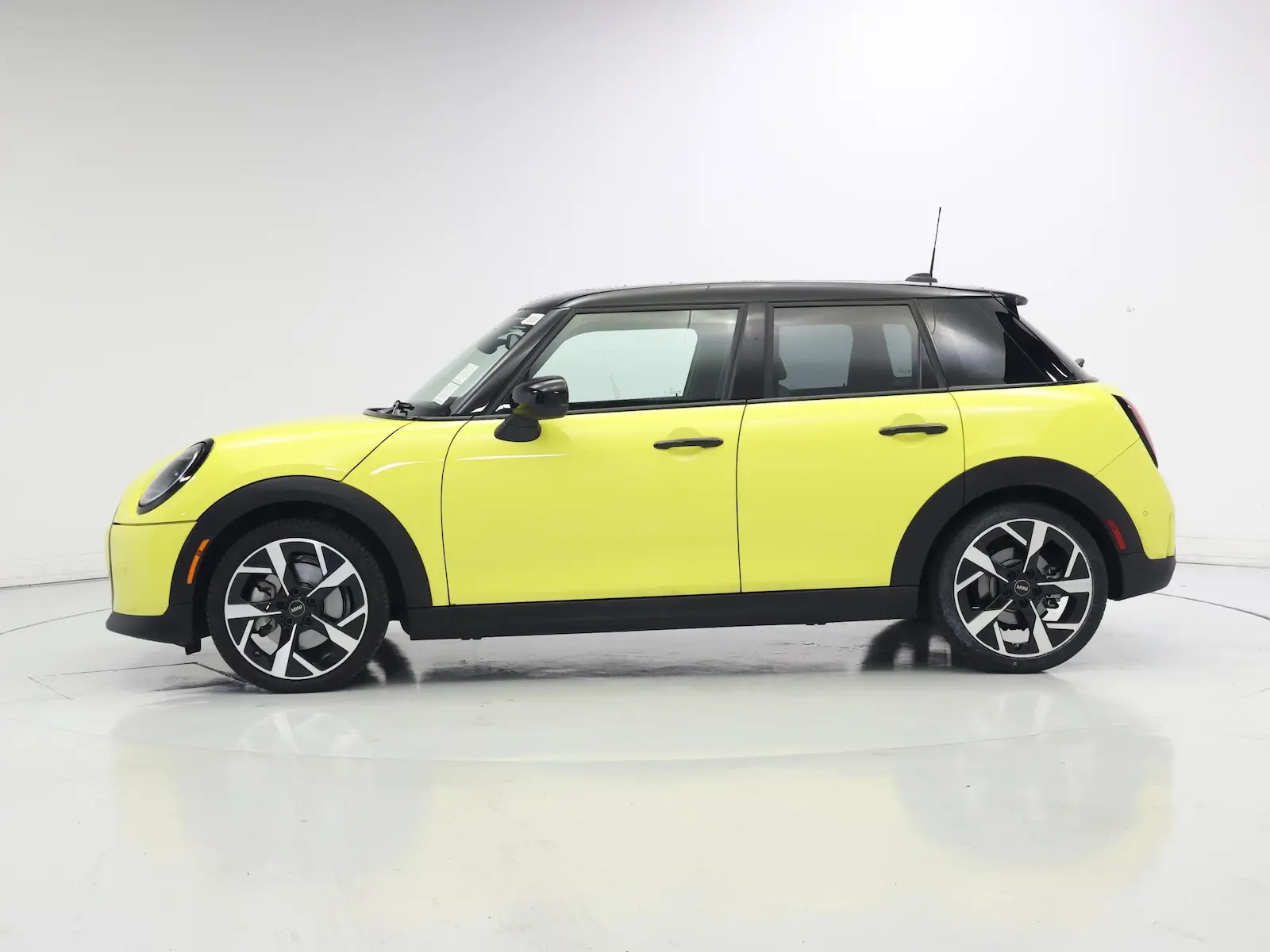 2025 MINI Hardtop Cooper photo 4