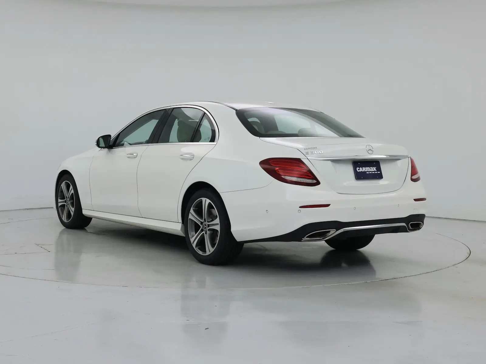 2018 Mercedes-Benz E-Class E300 4MATIC photo 3
