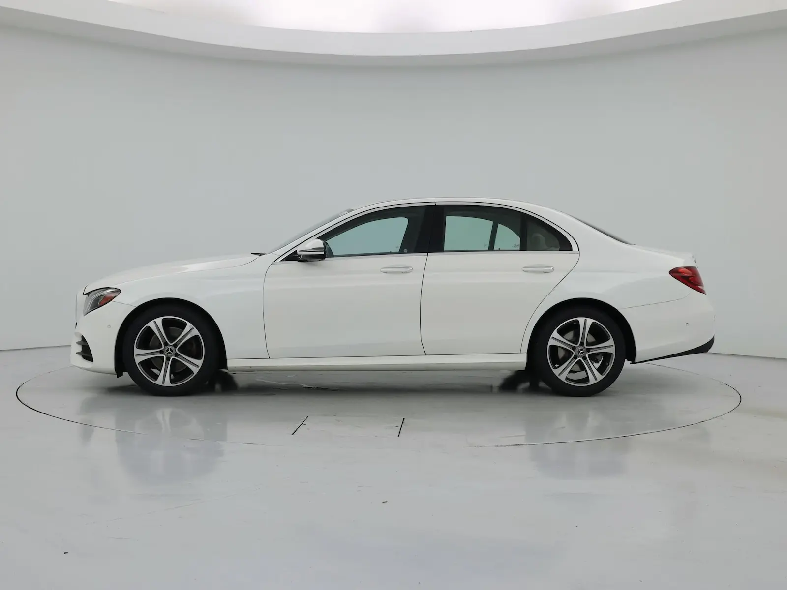 2018 Mercedes-Benz E-Class E300 4MATIC photo 4