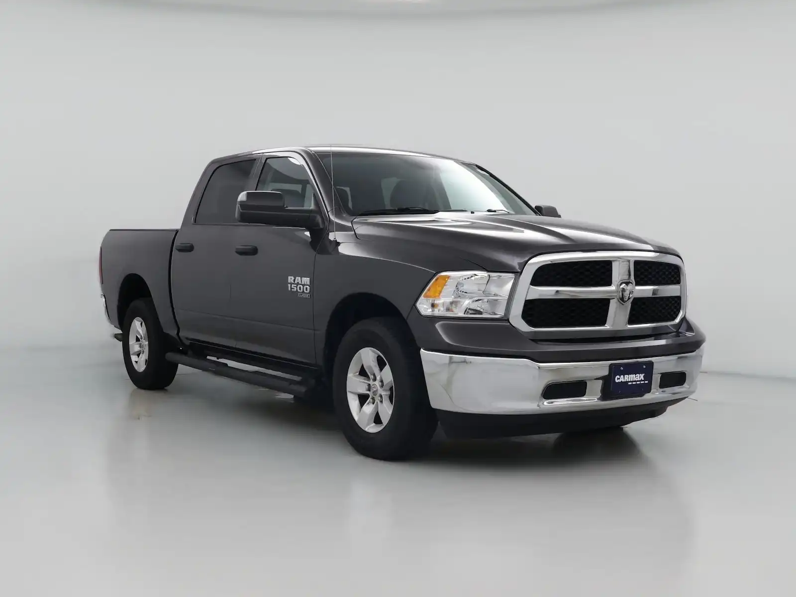2022 RAM 1500 Classic SLT 4WD Crew Cab 5'7's photo