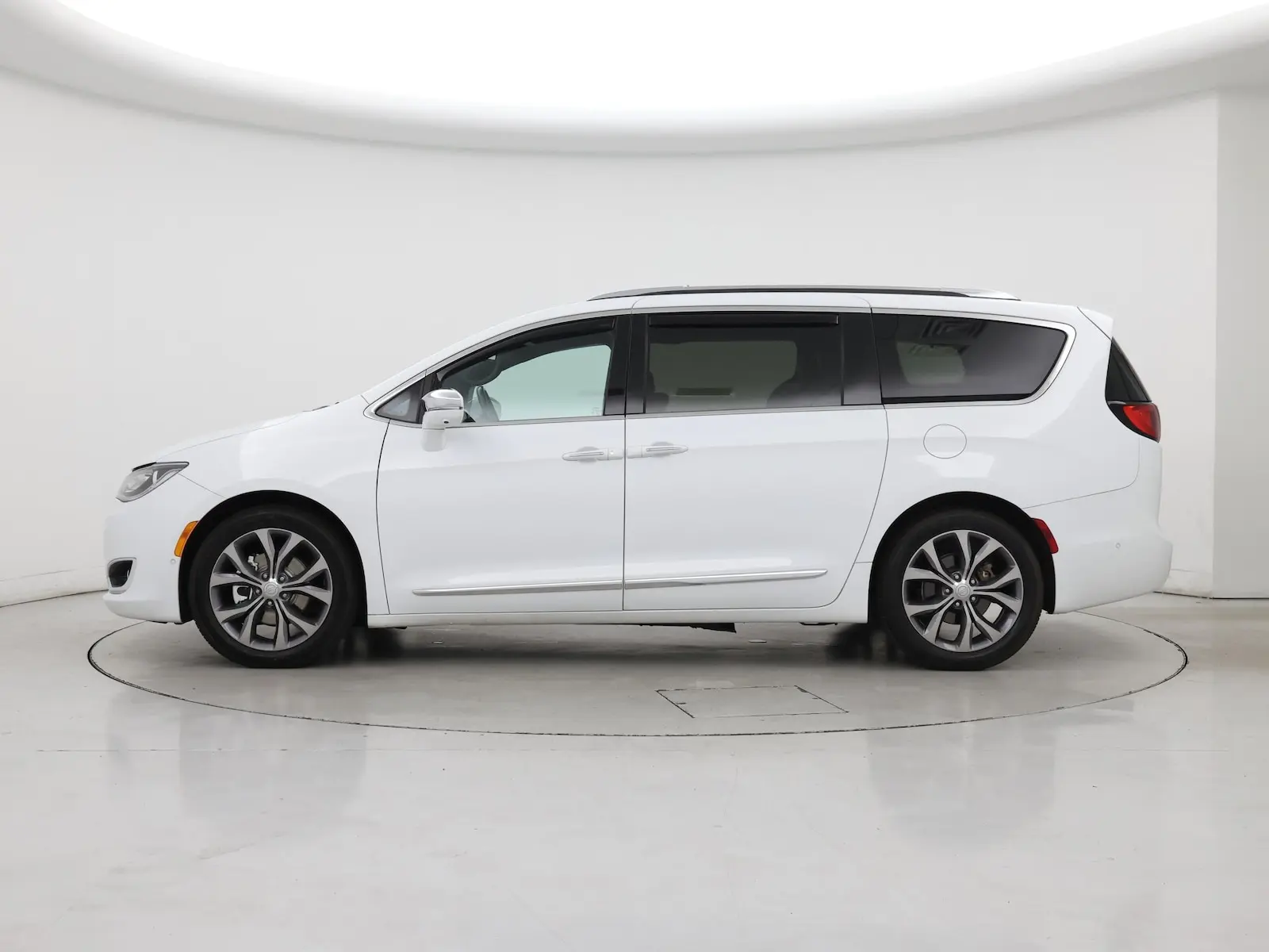 2020 Chrysler Pacifica Limited 35th Anniversary photo 4