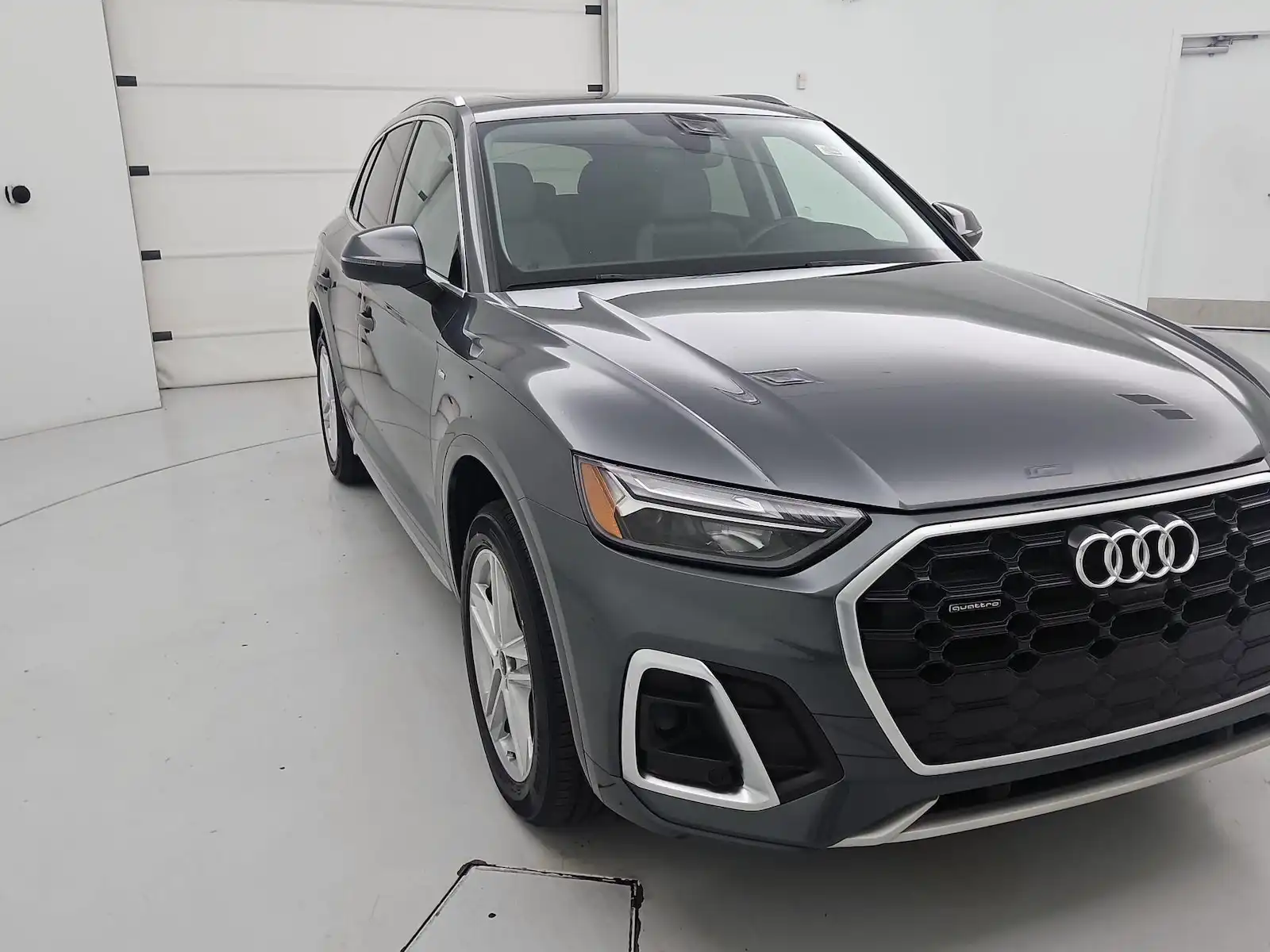 2022 Audi Q5 55 e Premium Plus's photo