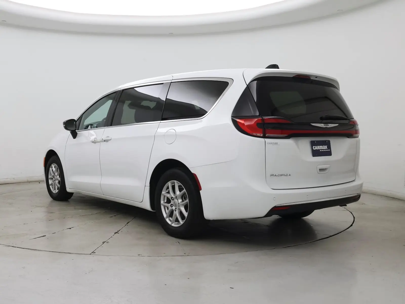 2024 Chrysler Pacifica Touring photo 3