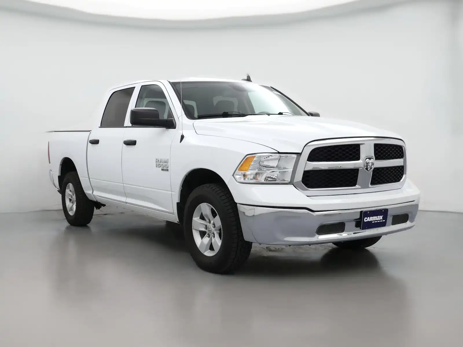 2023 RAM 1500 Classic SLT 4WD Crew Cab 5'7's photo