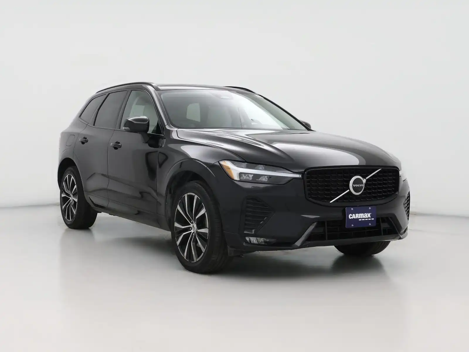 2023 Volvo XC60 B5 Plus Dark Theme AWD's photo