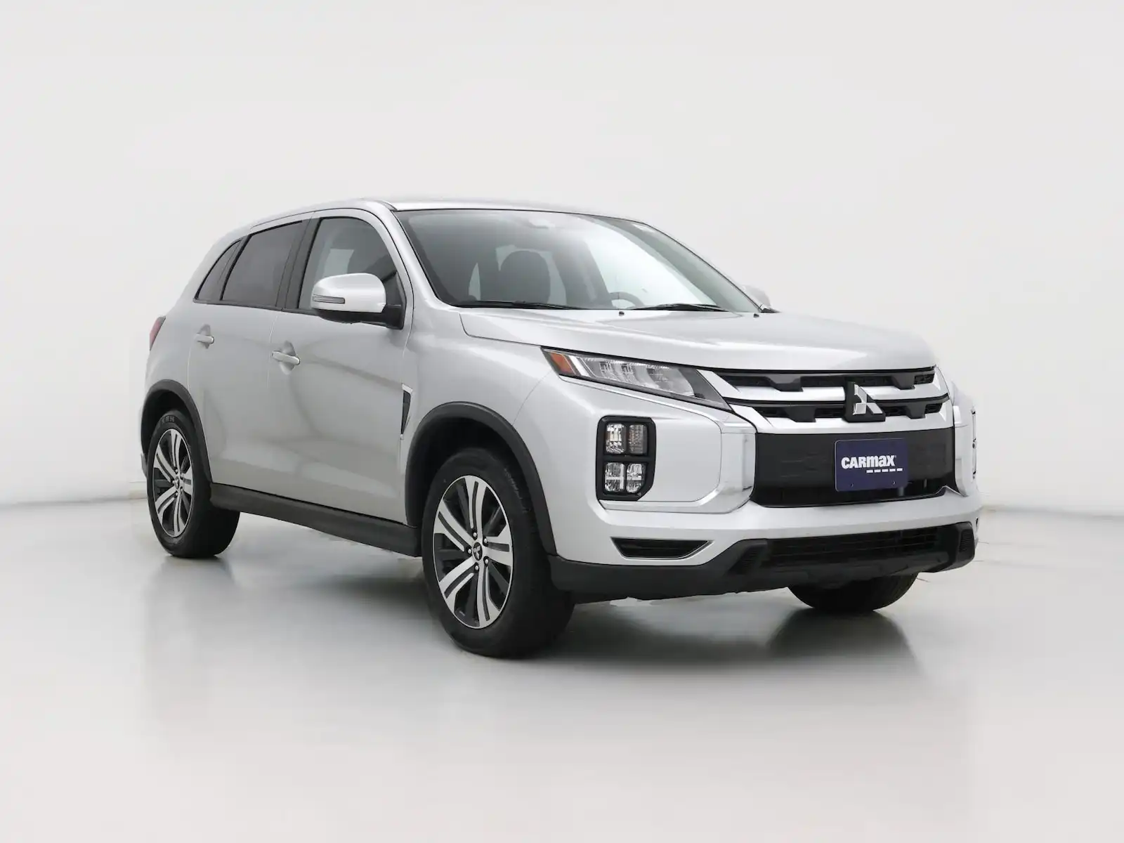 2025 Mitsubishi Outlander Sport LE's photo