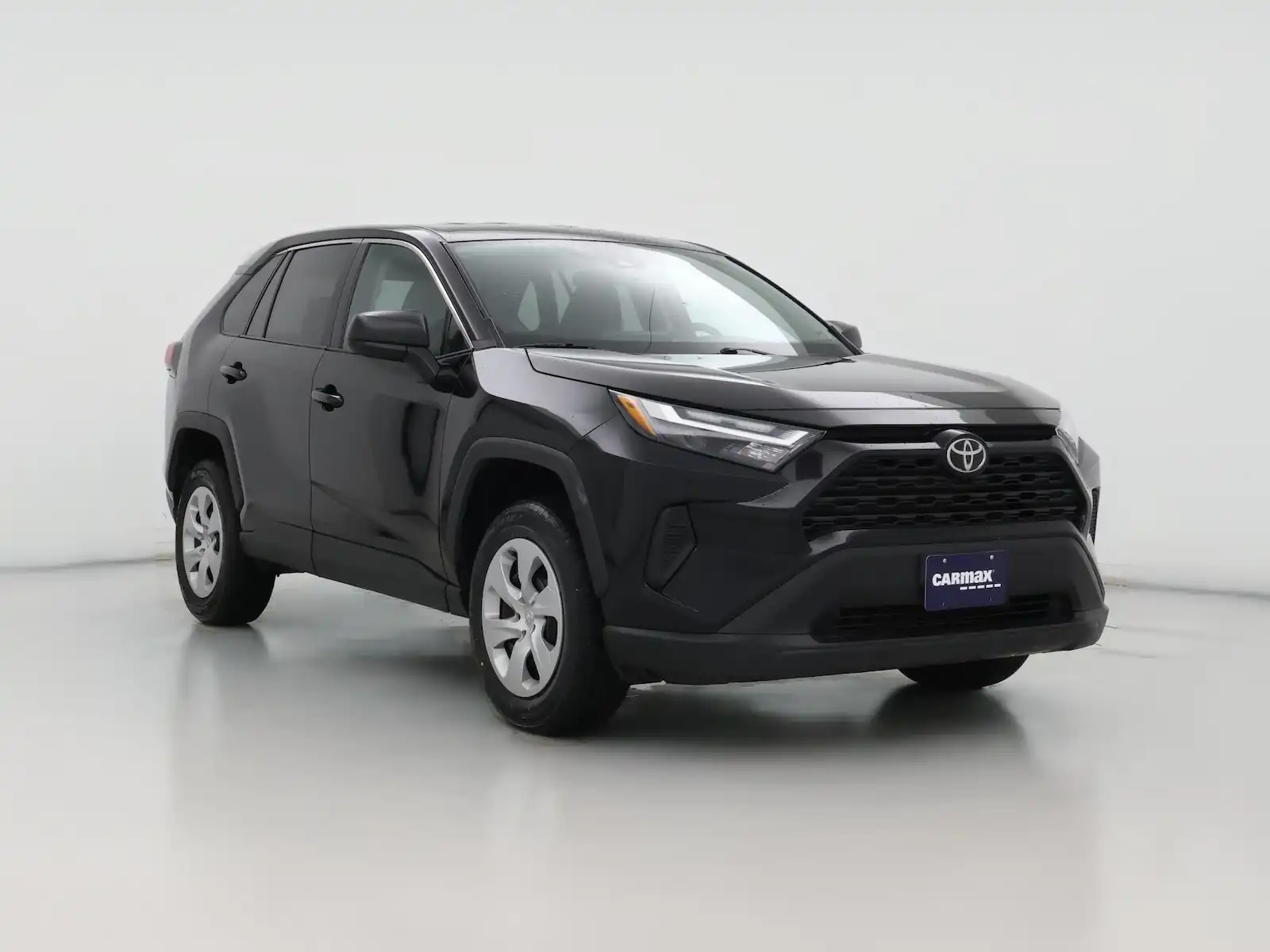 2025 Toyota RAV4 LE's photo