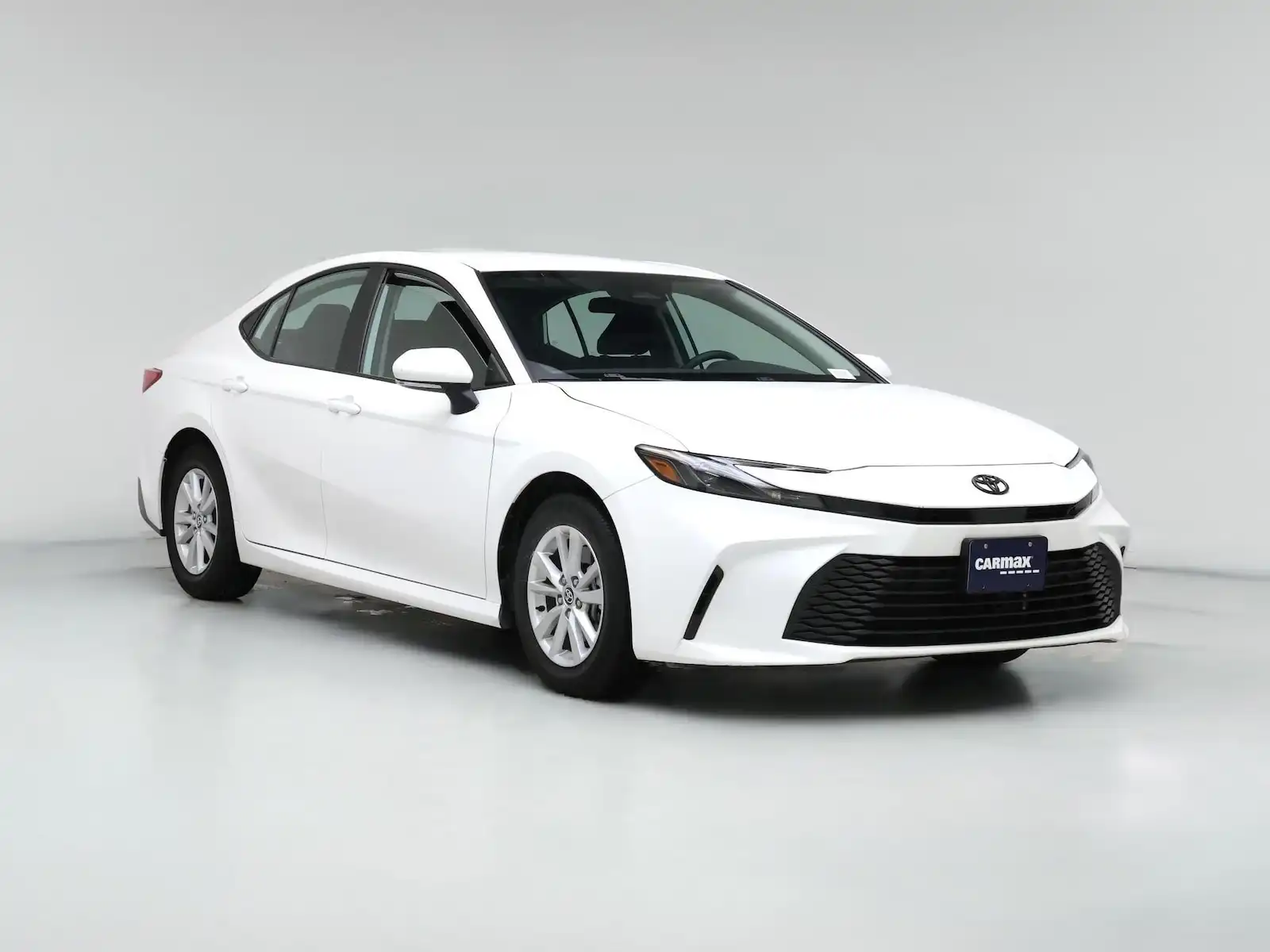 2025 Toyota Camry LE Hybrid's photo