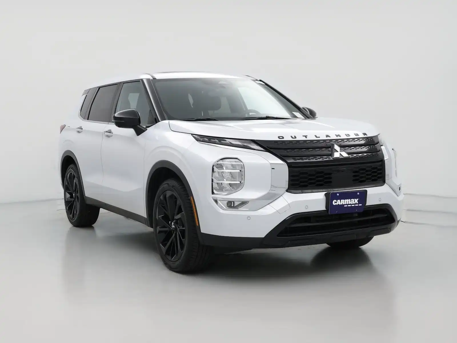 2024 Mitsubishi Outlander SE Black Edition w Pano FWD's photo