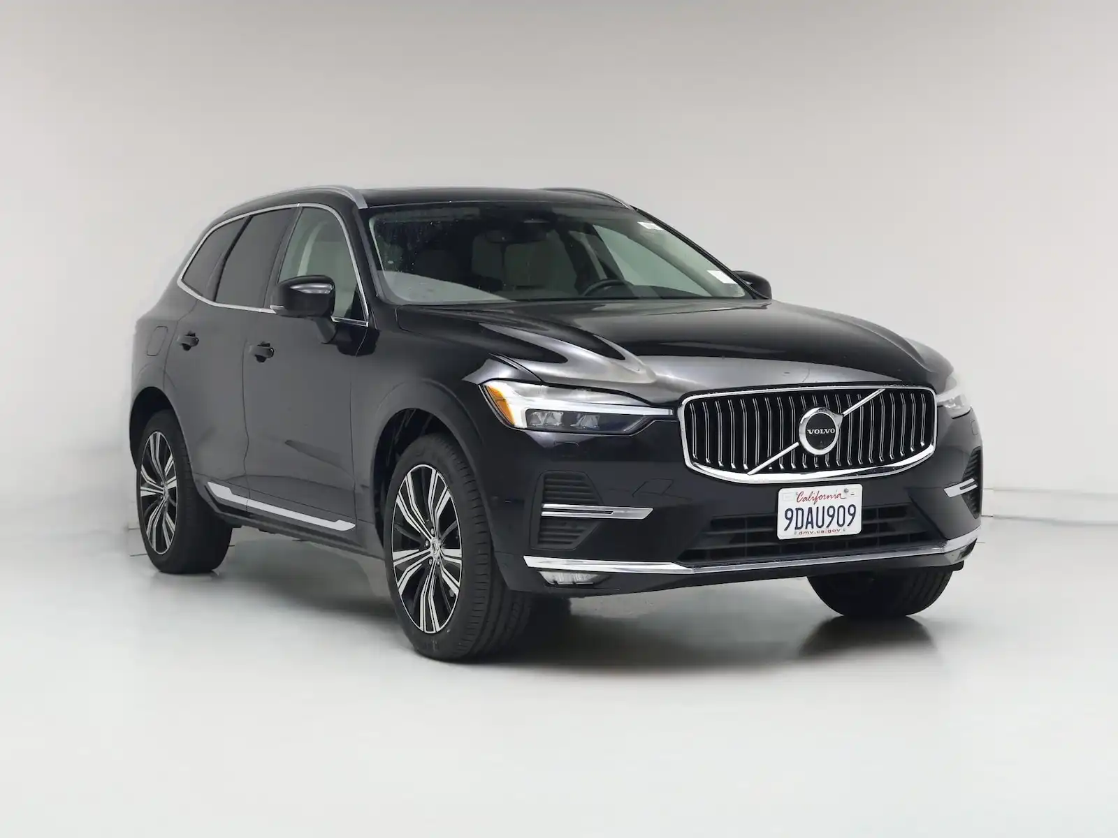 2023 Volvo XC60 B5 Plus Bright Theme FWD's photo