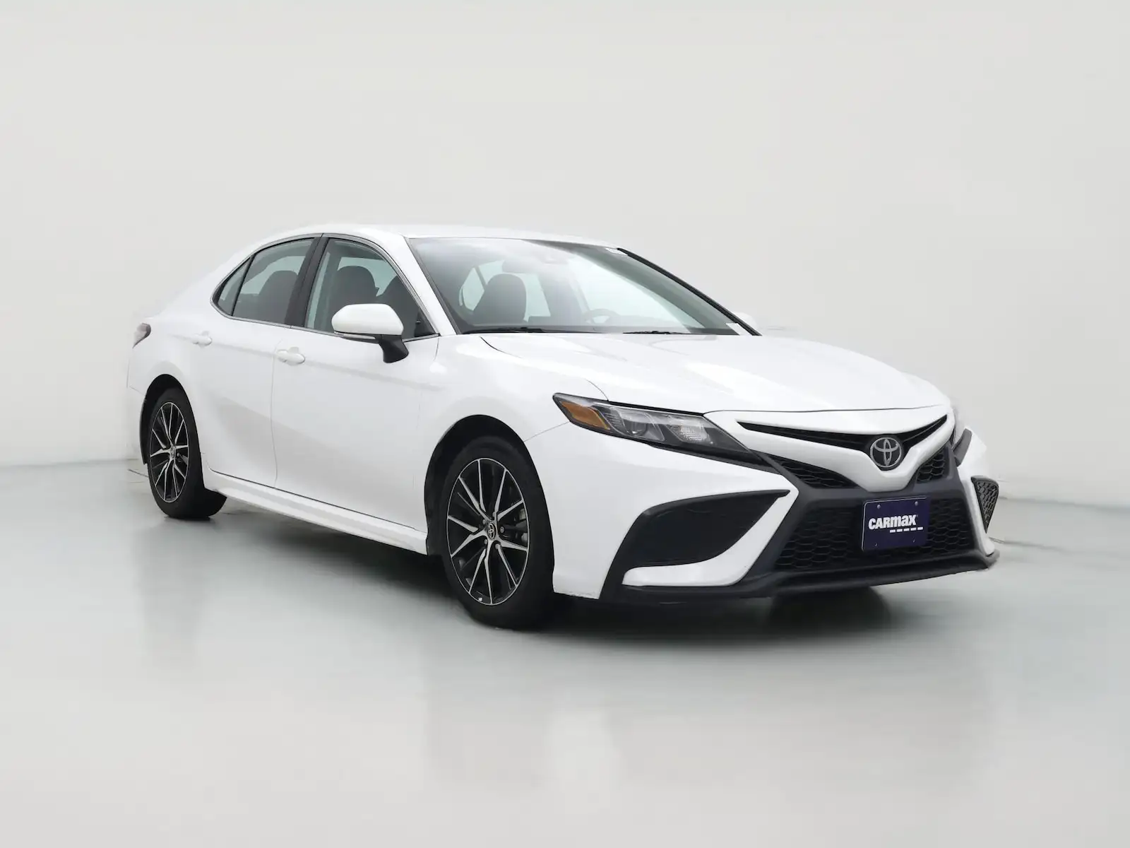 2024 Toyota Camry SE's photo
