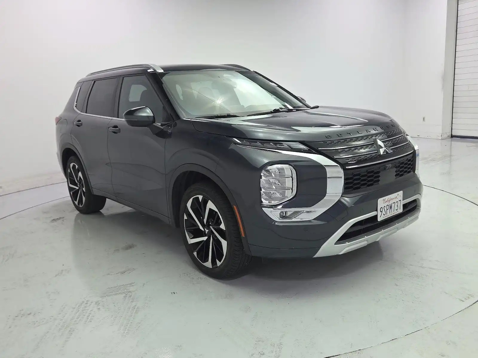 2024 Mitsubishi Outlander SEL FWD's photo