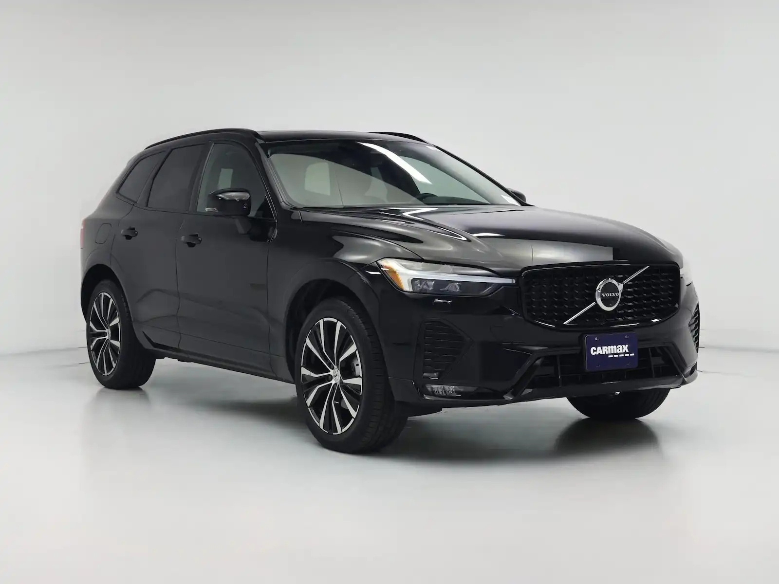 2025 Volvo XC60 B5 Plus Dark AWD's photo