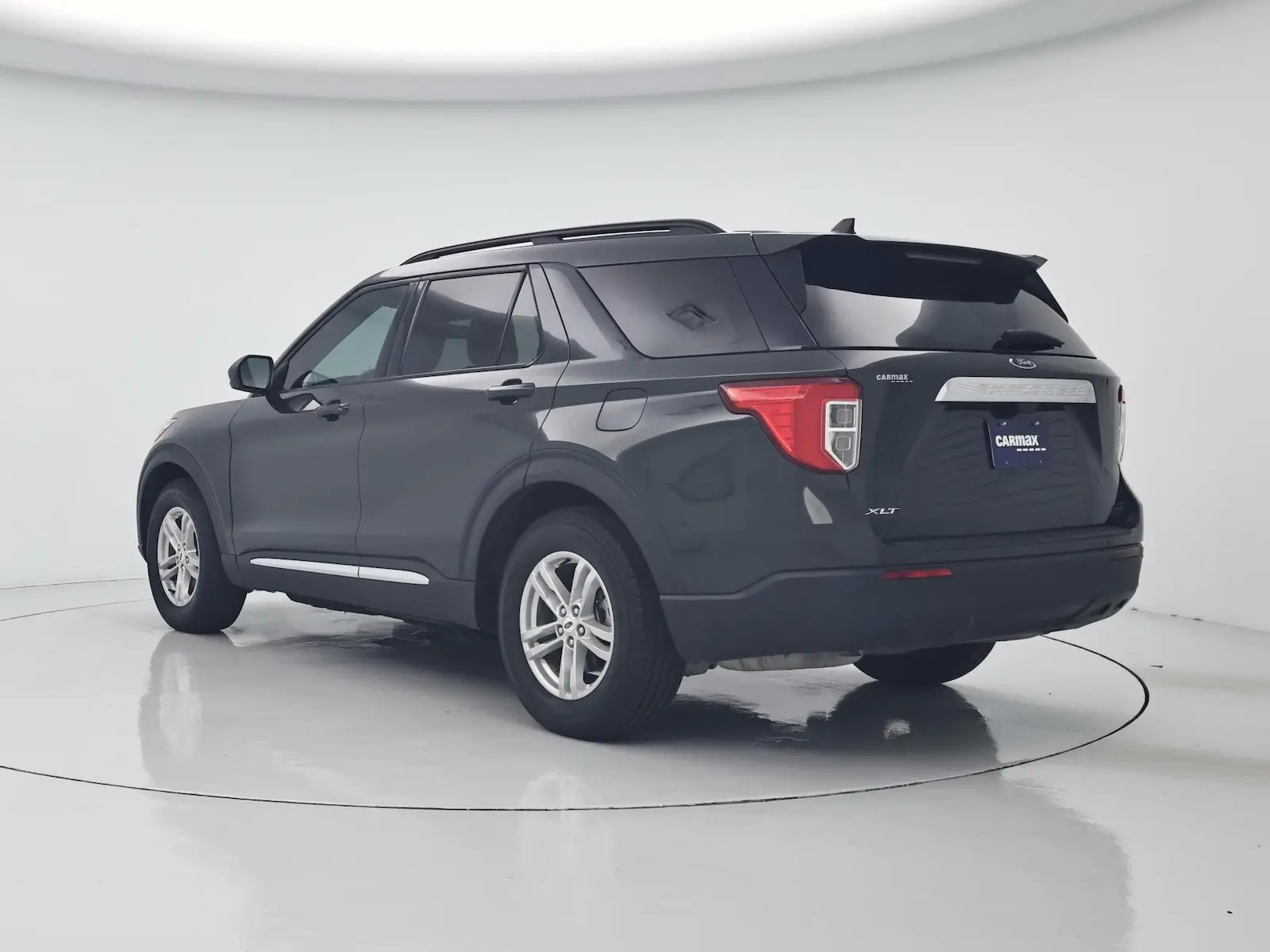2023 Ford Explorer XLT RWD photo 3
