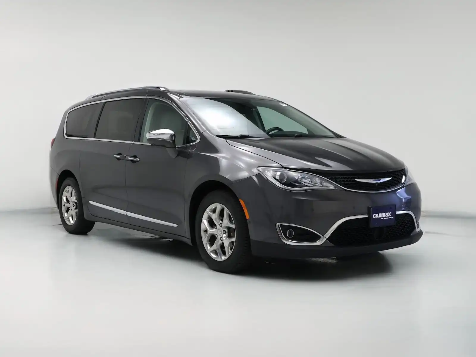 2019 Chrysler Pacifica Limited's photo