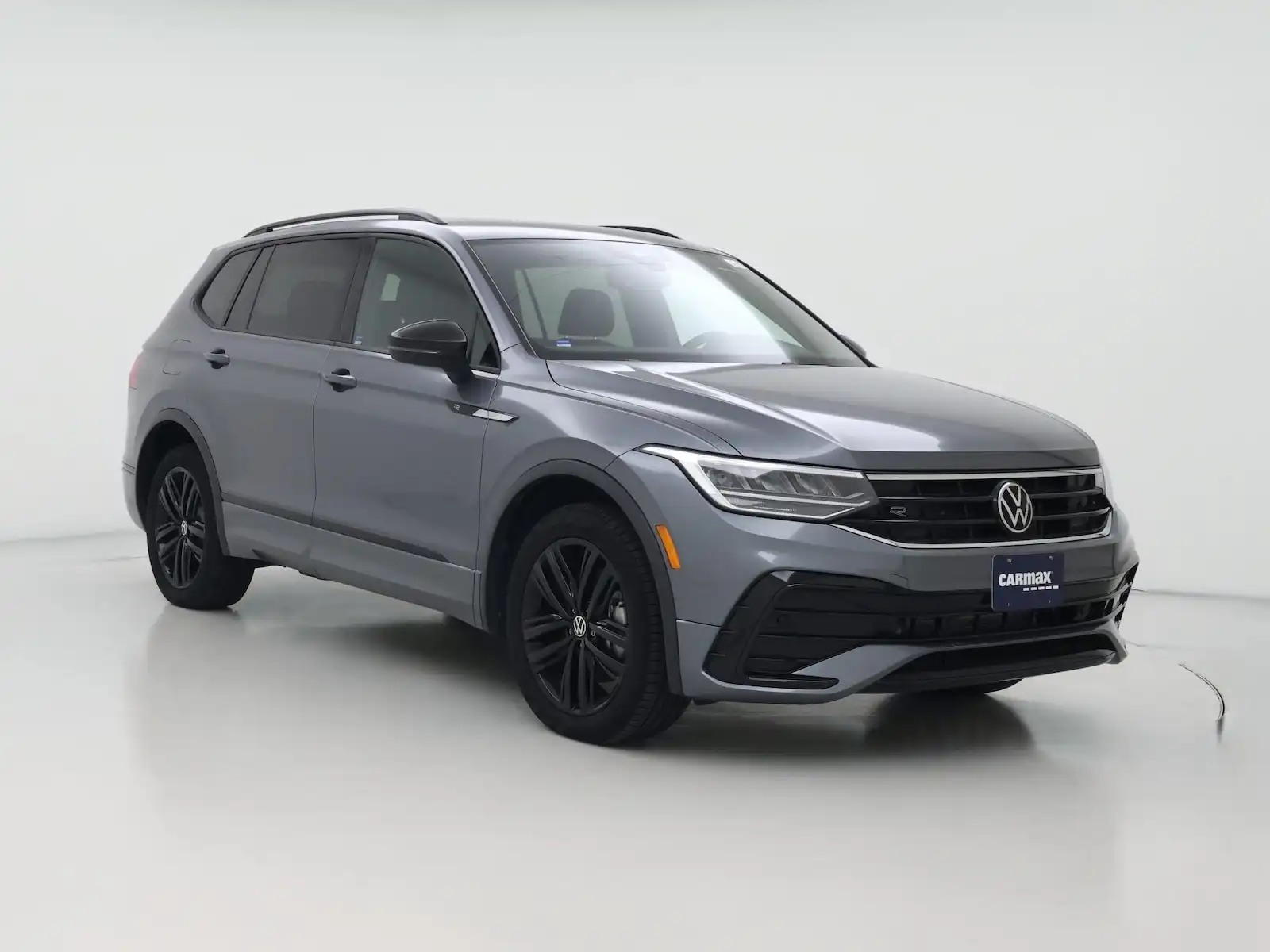 2022 Volkswagen Tiguan 2.0T SE R-Line Black's photo