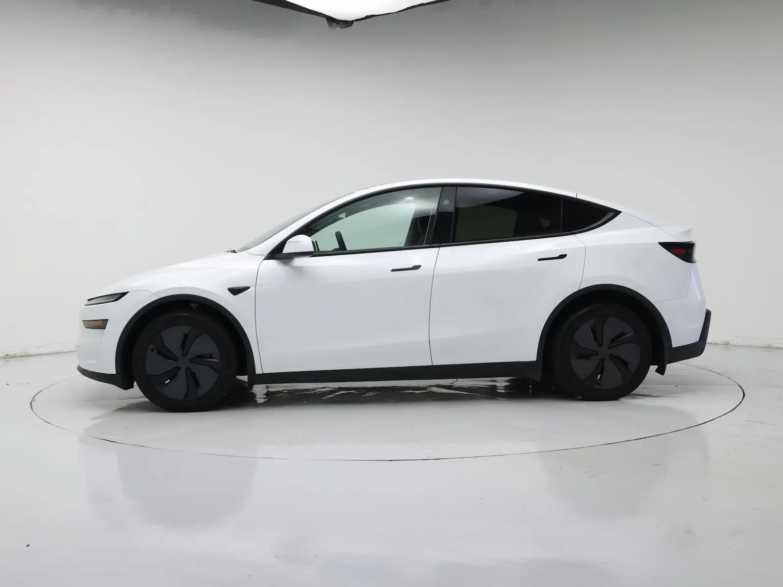 2026 Tesla Model Y Long Range RWD photo 4