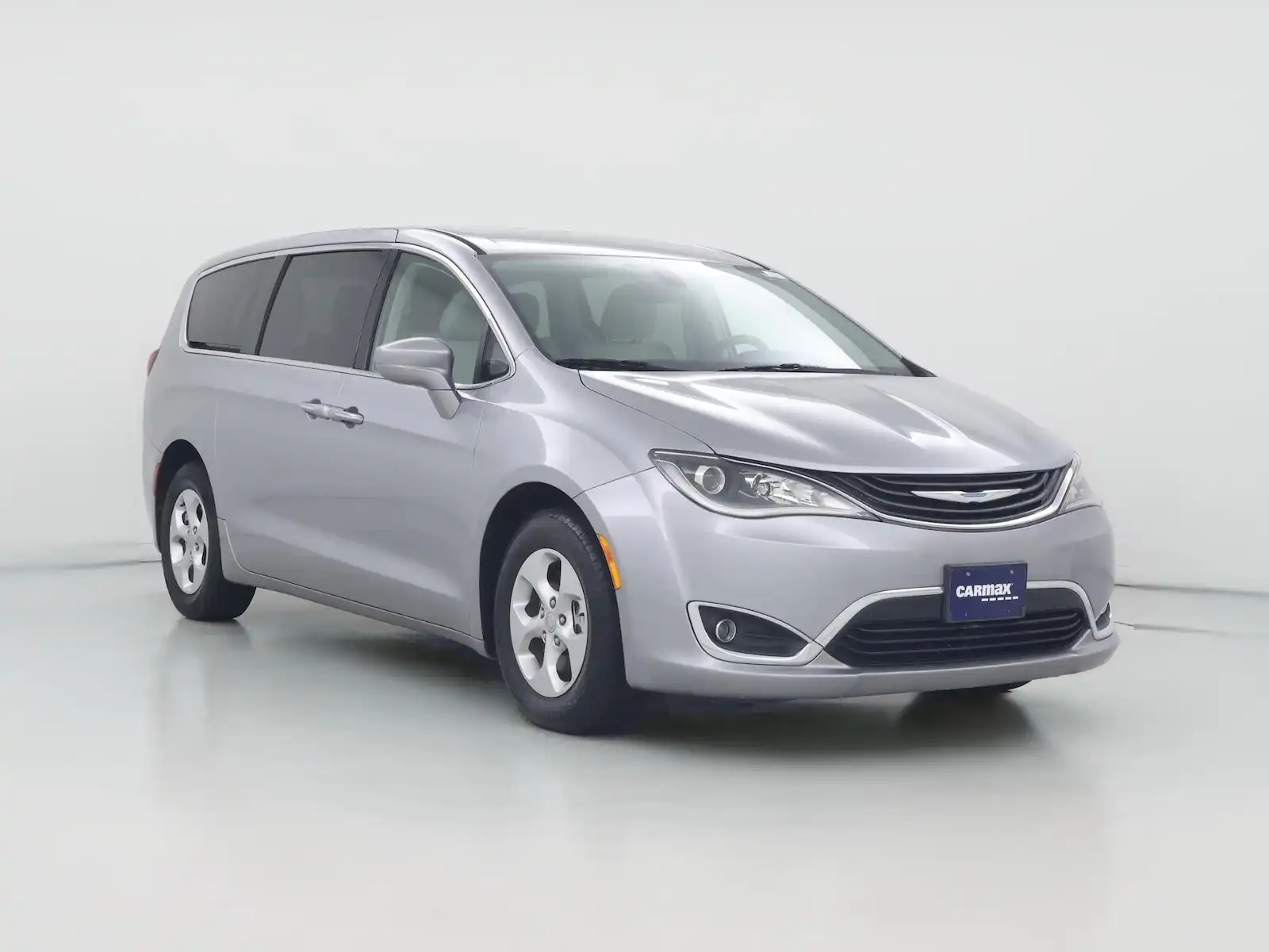 2017 Chrysler Pacifica Hybrid Touring Plus's photo