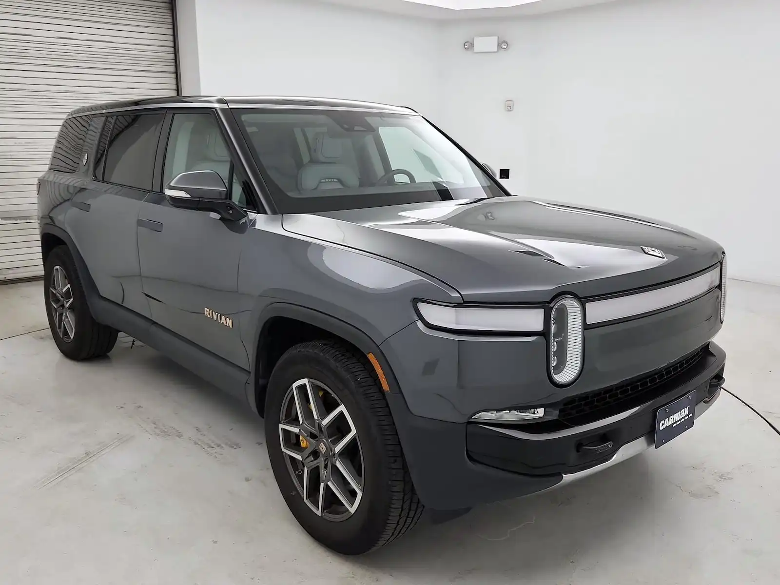 2023 Rivian R1S Adventure Quad-Motor Large Pack's photo