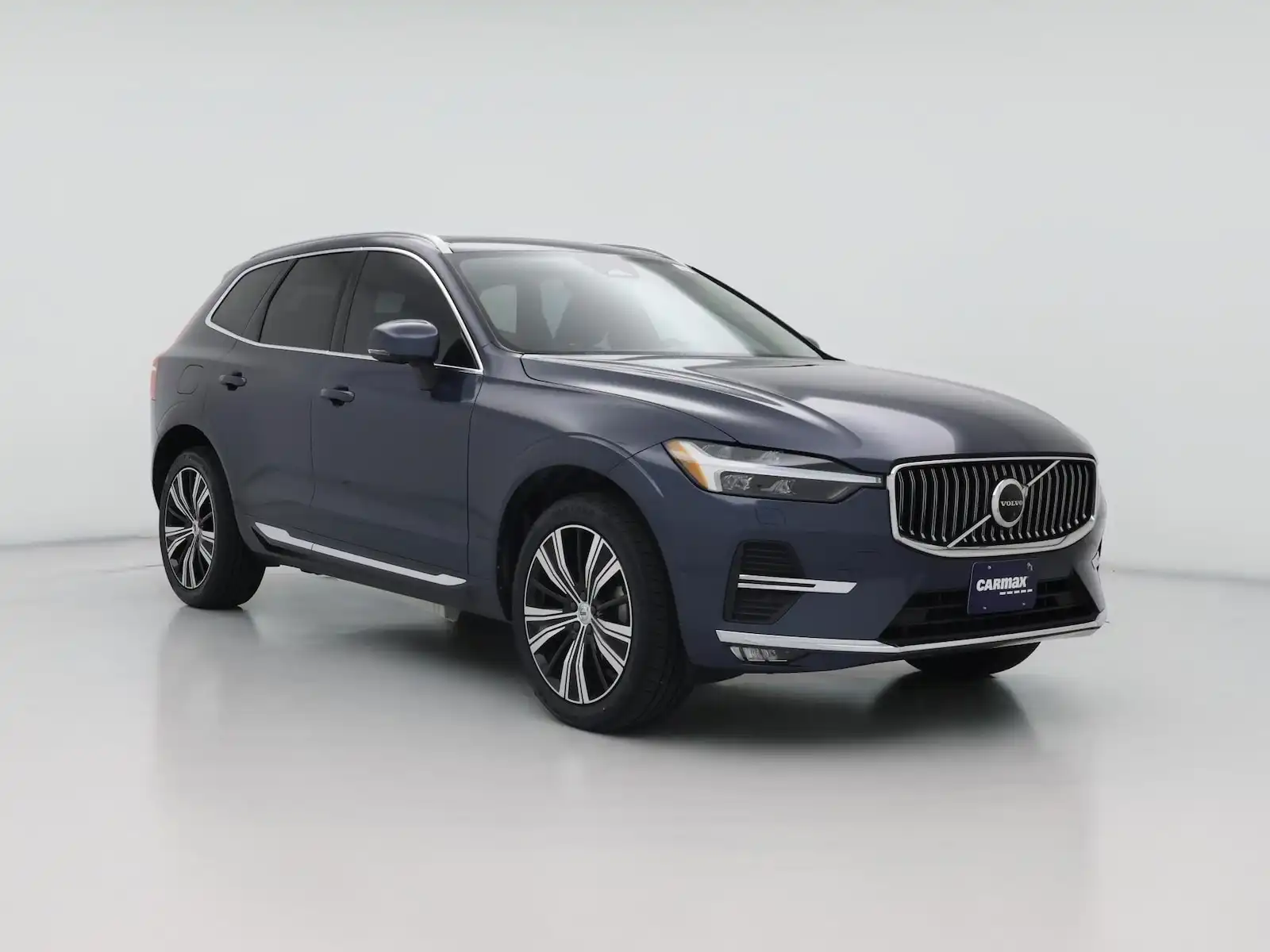 2023 Volvo XC60 B5 Plus Bright Theme AWD's photo