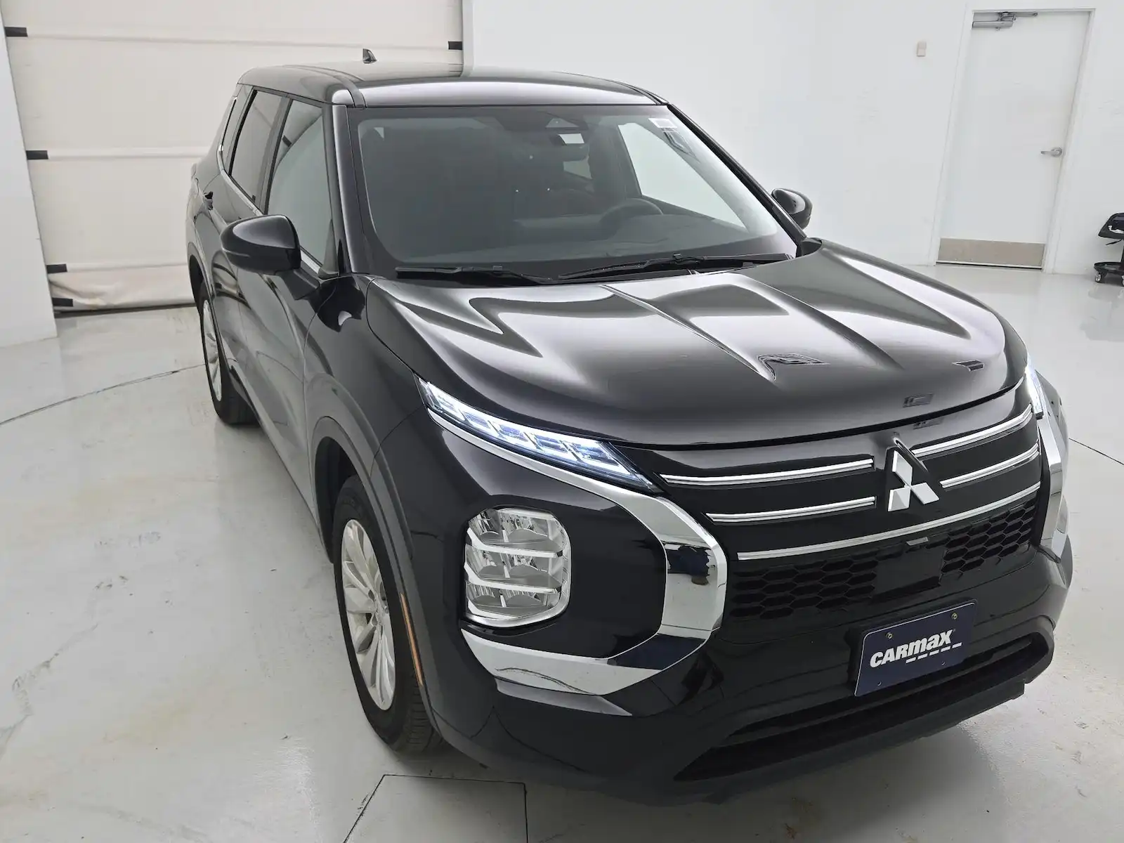 2025 Mitsubishi Outlander ES FWD's photo