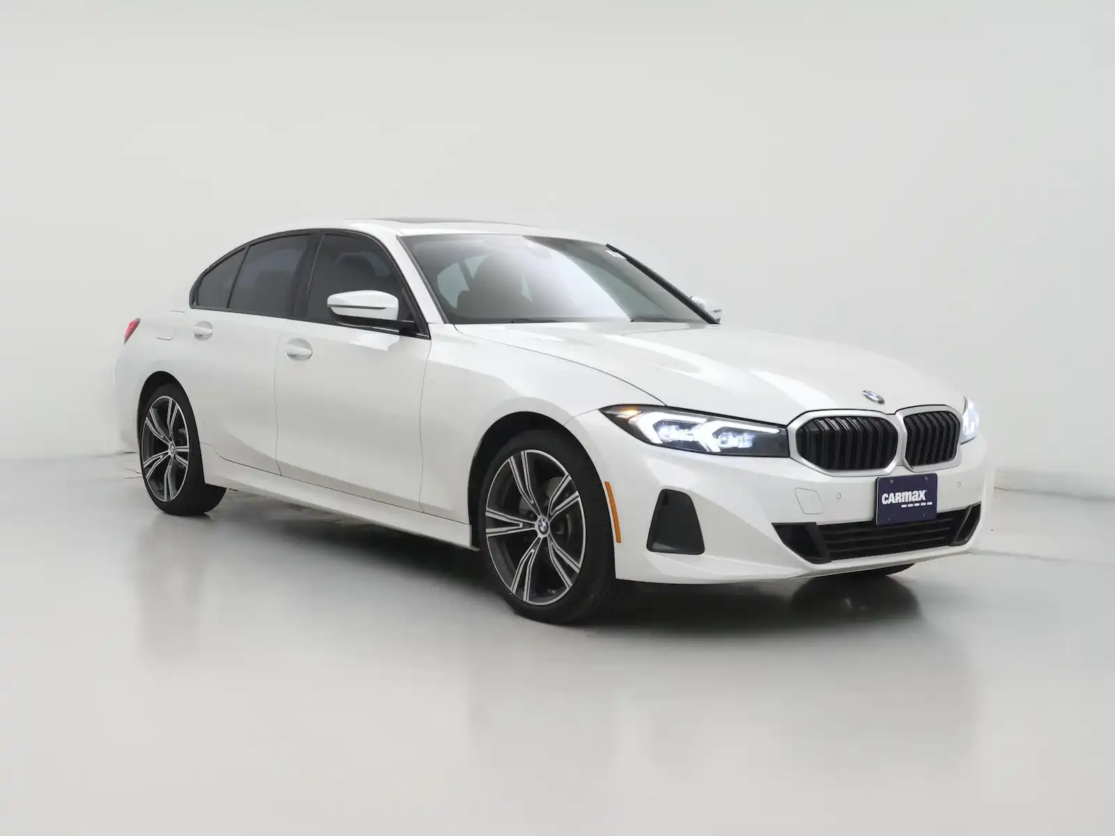 2023 BMW 3 Series 330i Sedan's photo