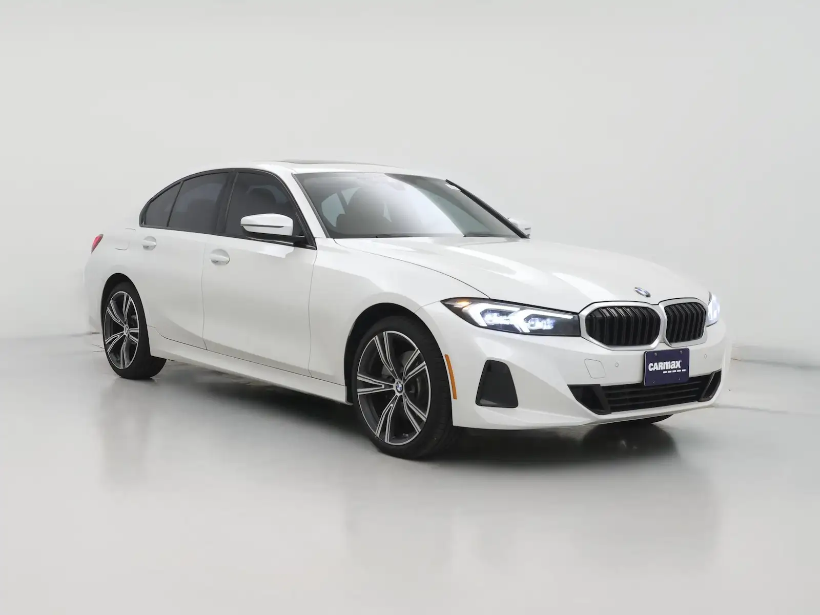 2023 BMW 3 Series 330i Sedan's photo