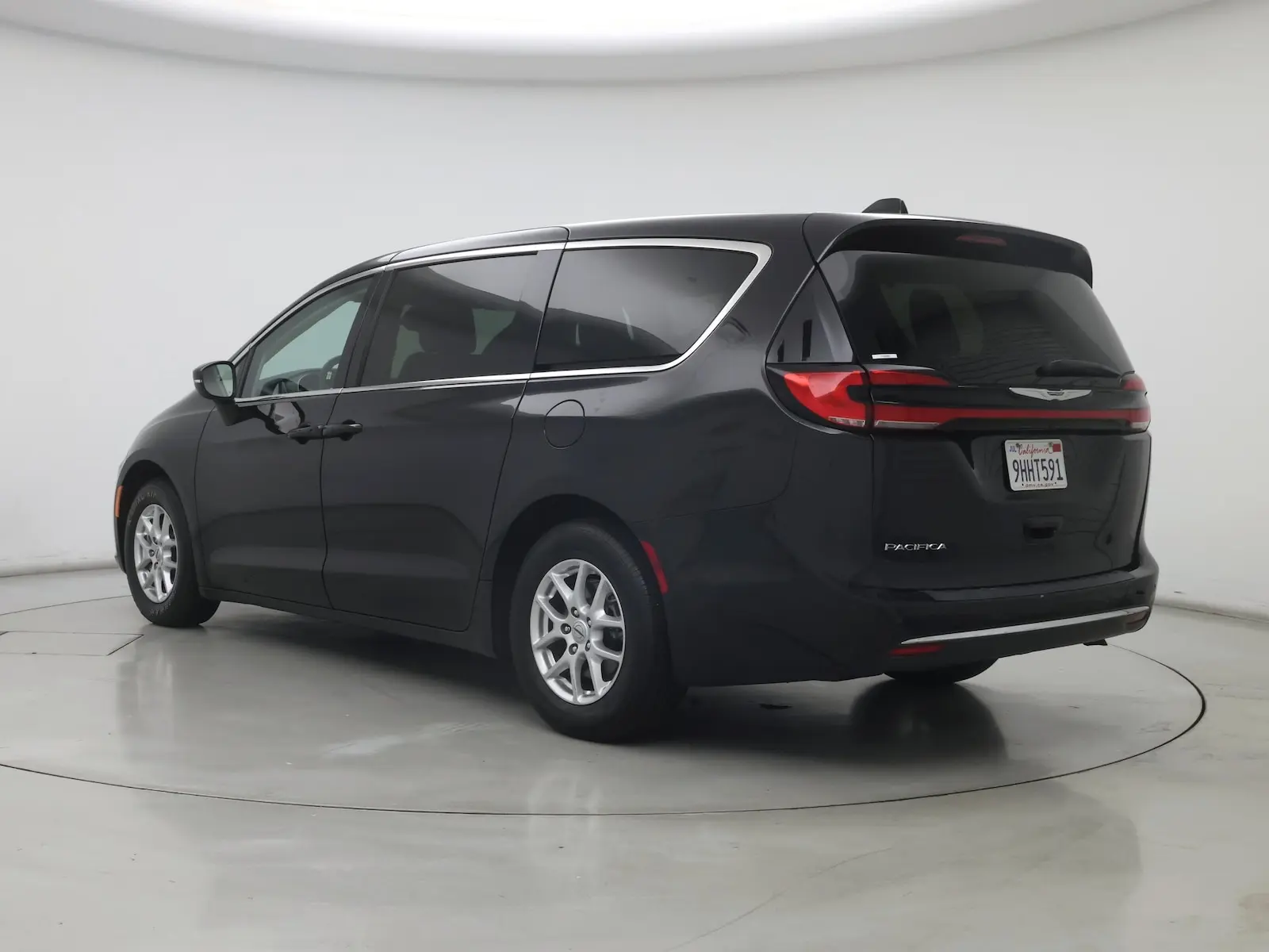 2023 Chrysler Pacifica Touring L photo 3