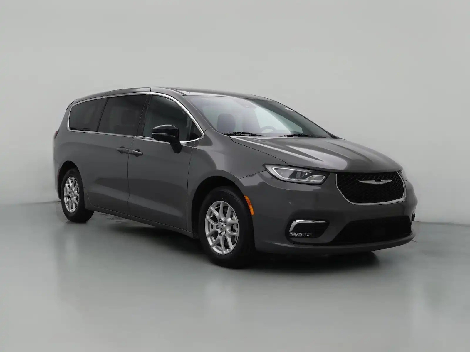 2024 Chrysler Pacifica Touring's photo