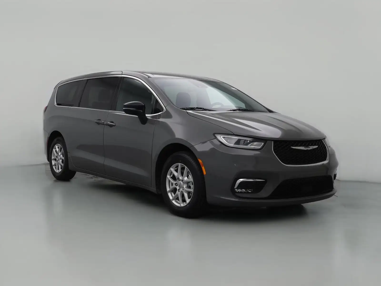 2024 Chrysler Pacifica Touring's photo