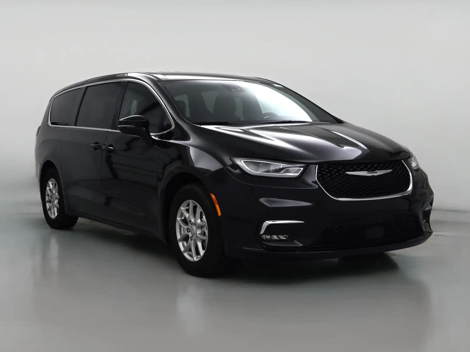 2025 Chrysler Pacifica Select's photo