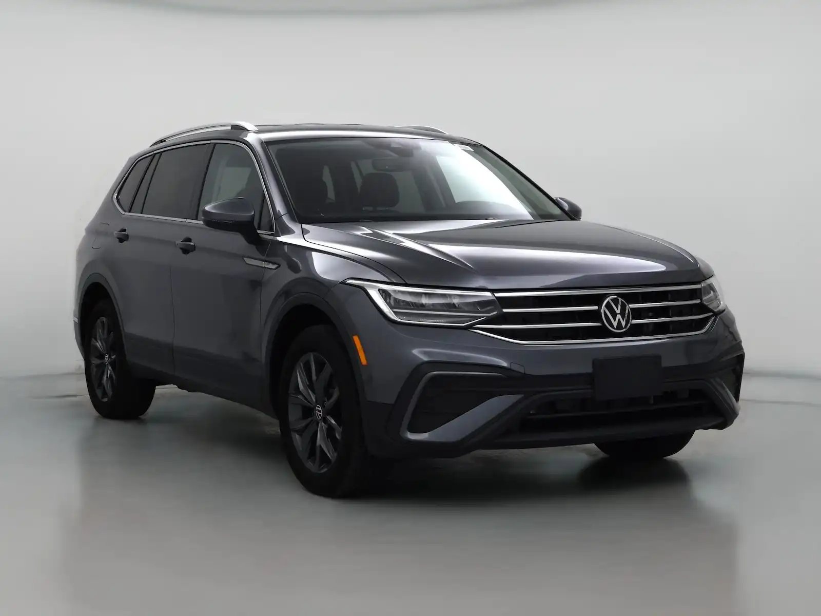 2023 Volkswagen Tiguan 2.0T SE's photo
