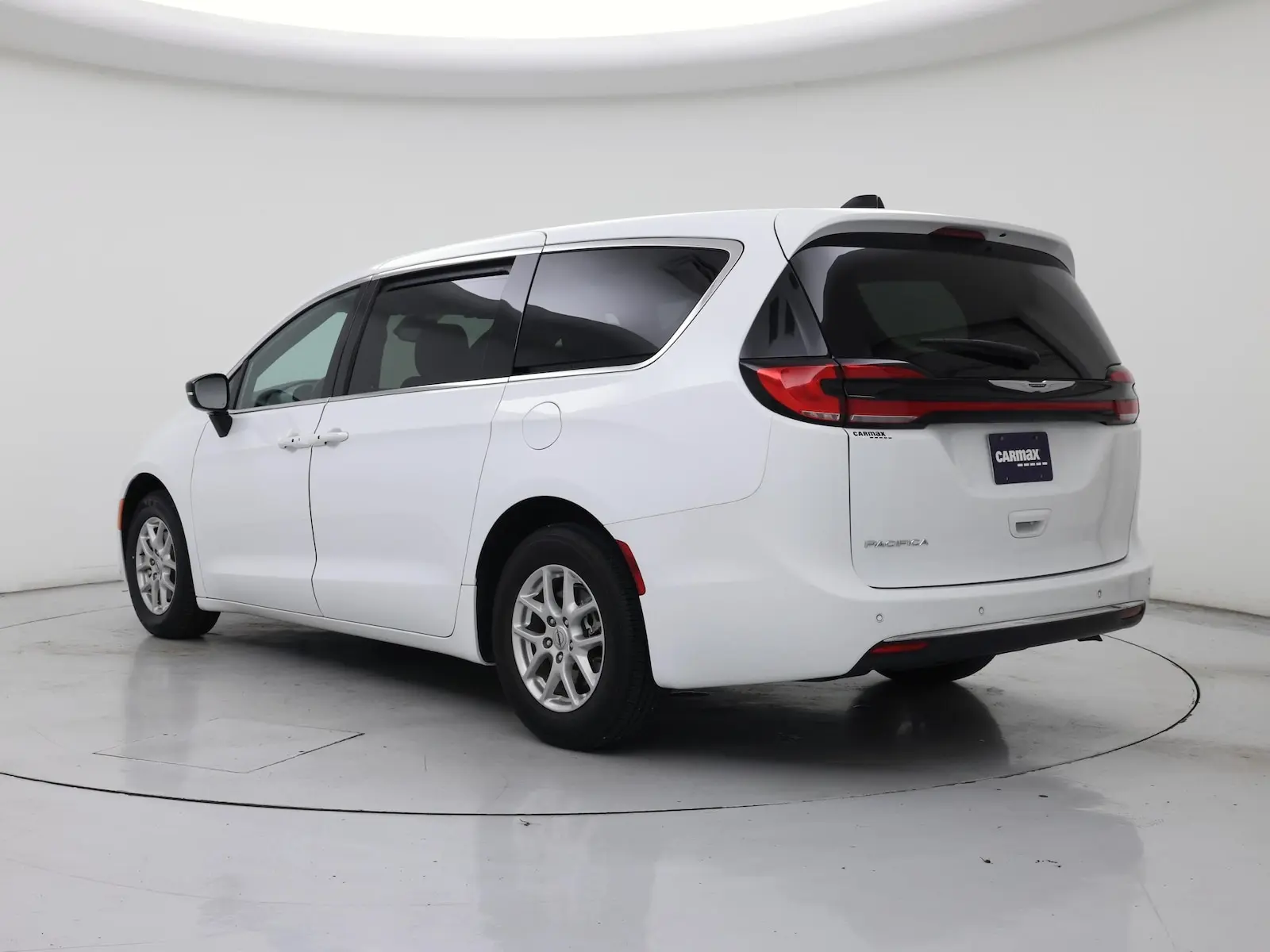 2024 Chrysler Pacifica Touring photo 3