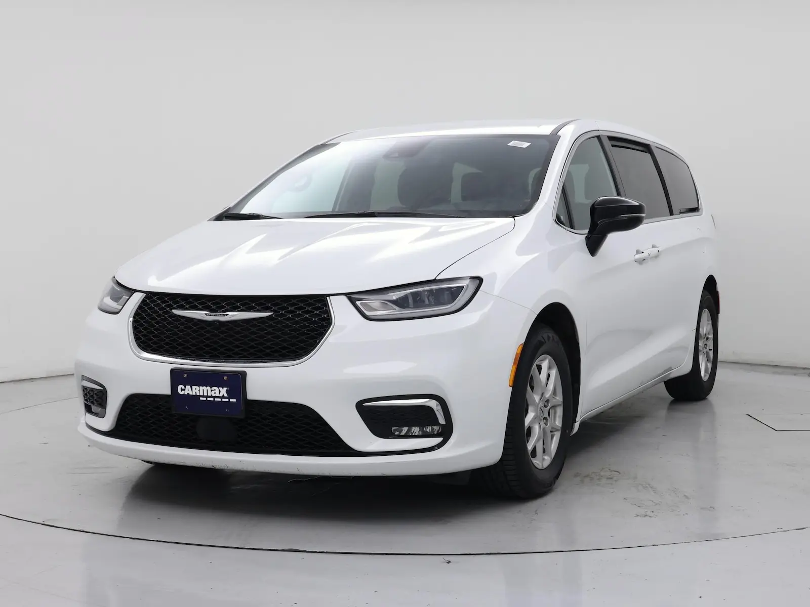 2024 Chrysler Pacifica Touring photo 5