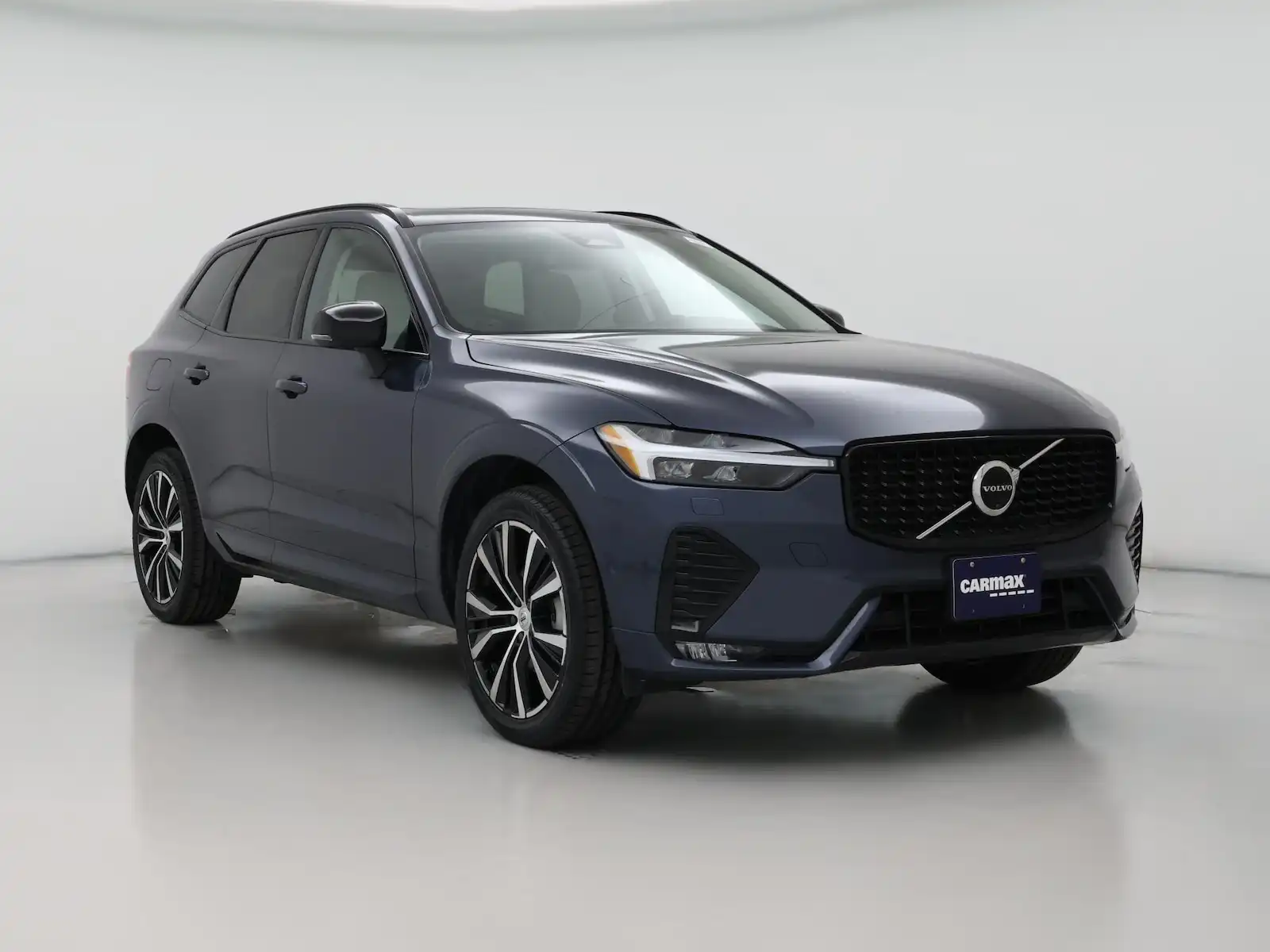 2024 Volvo XC60 B5 Plus Dark Theme AWD's photo