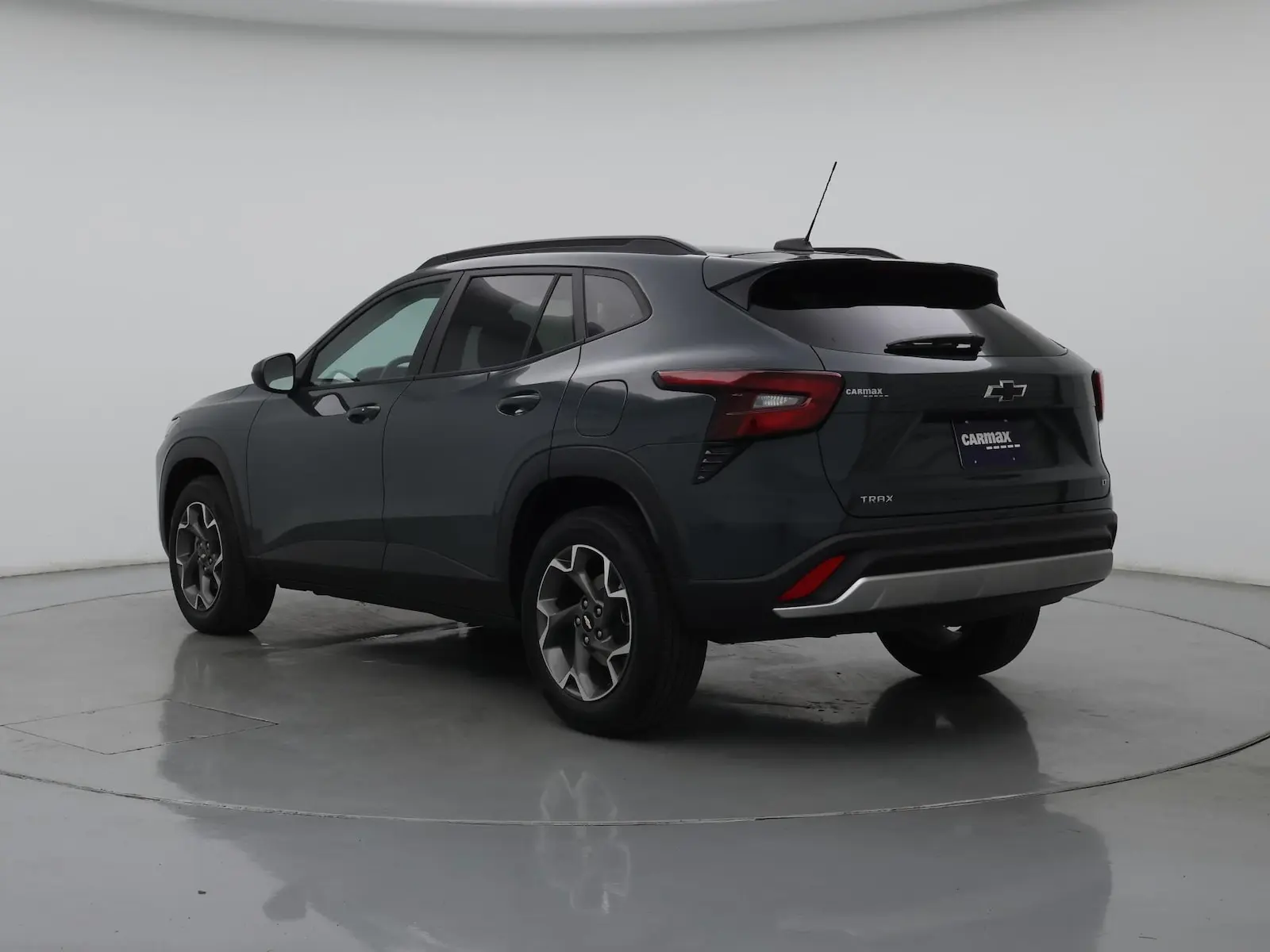 2025 Chevrolet Trax LT photo 3