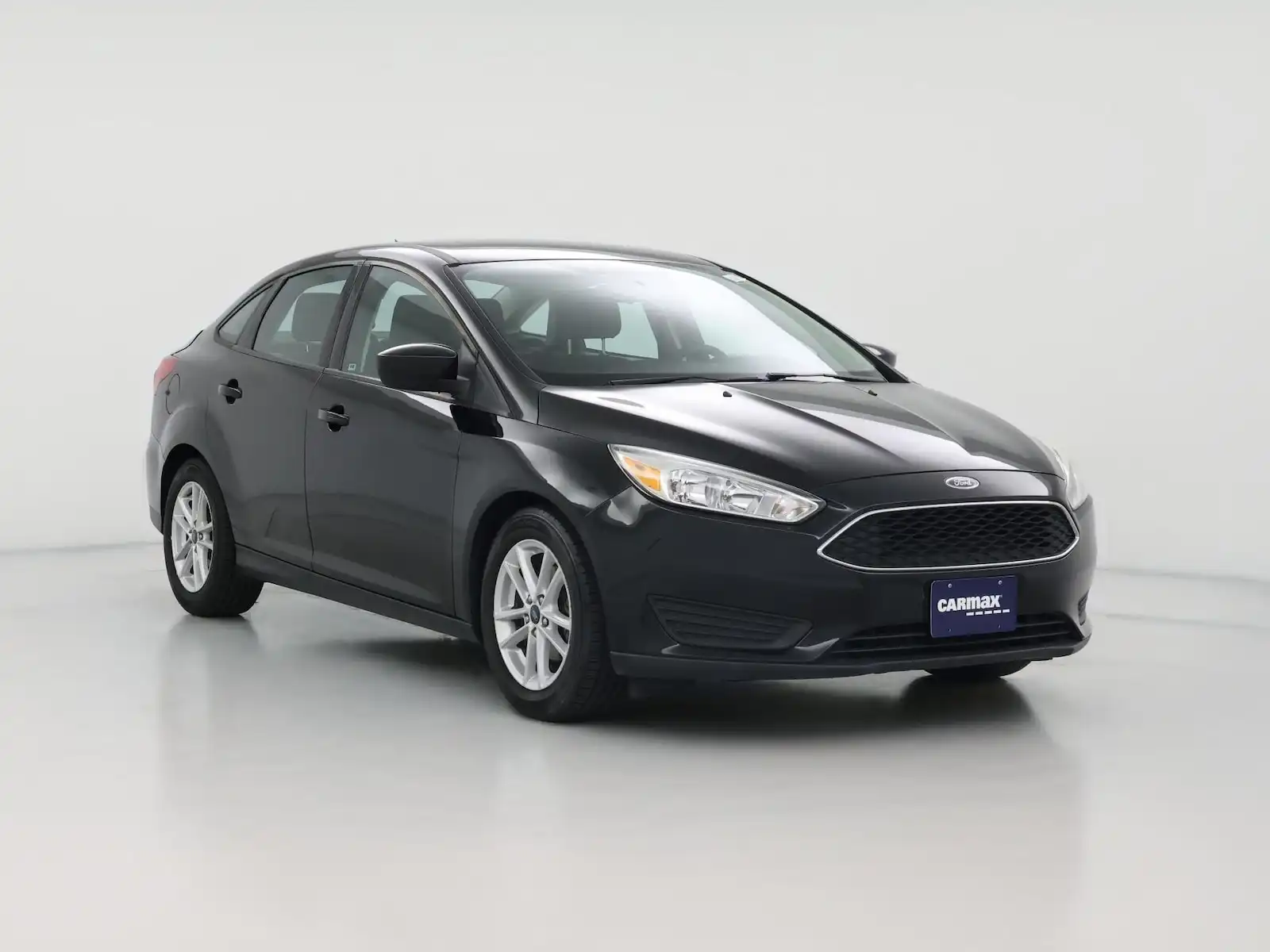 2018 Ford Focus SE Sedan's photo