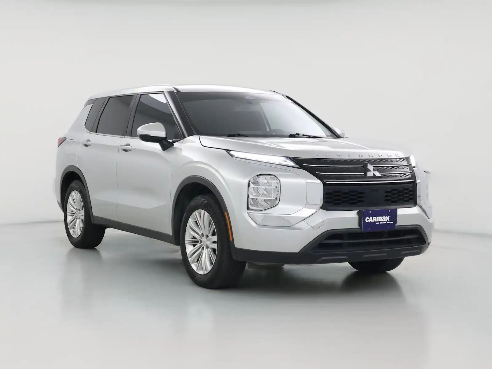 2022 Mitsubishi Outlander ES FWD's photo