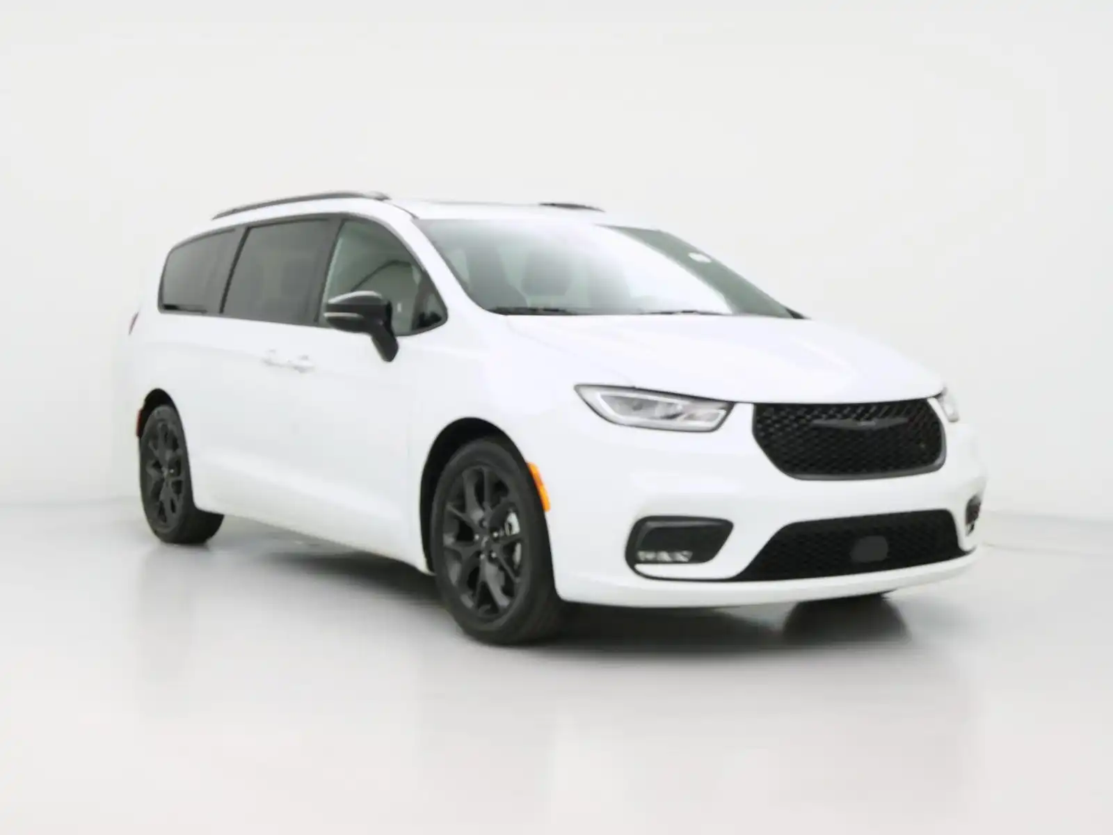 2024 Chrysler Pacifica Limited's photo