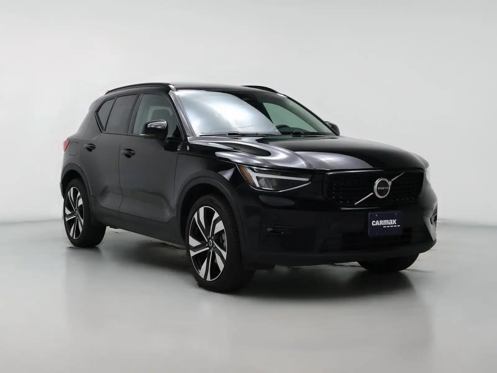 2025 Volvo XC40 B5 Plus Dark AWD's photo
