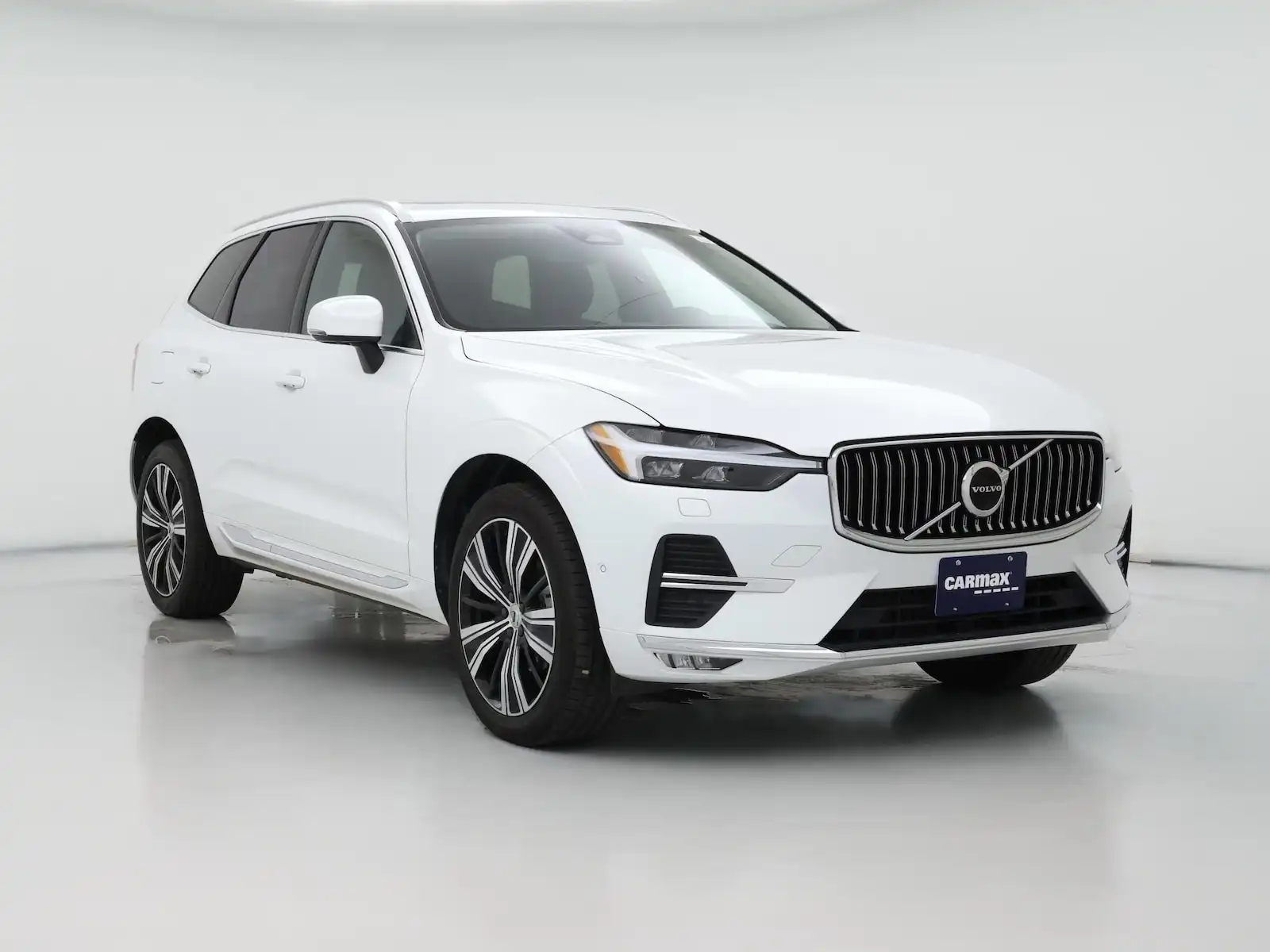 2023 Volvo XC60 B5 Plus Bright Theme AWD's photo