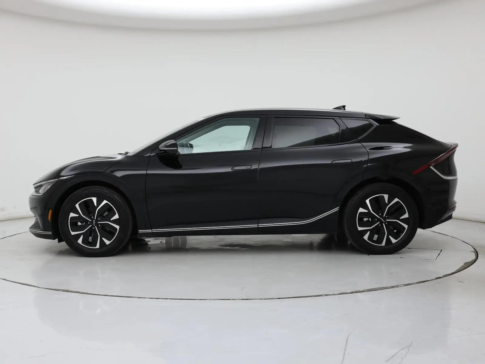 2024 Kia EV6 Wind AWD photo 4