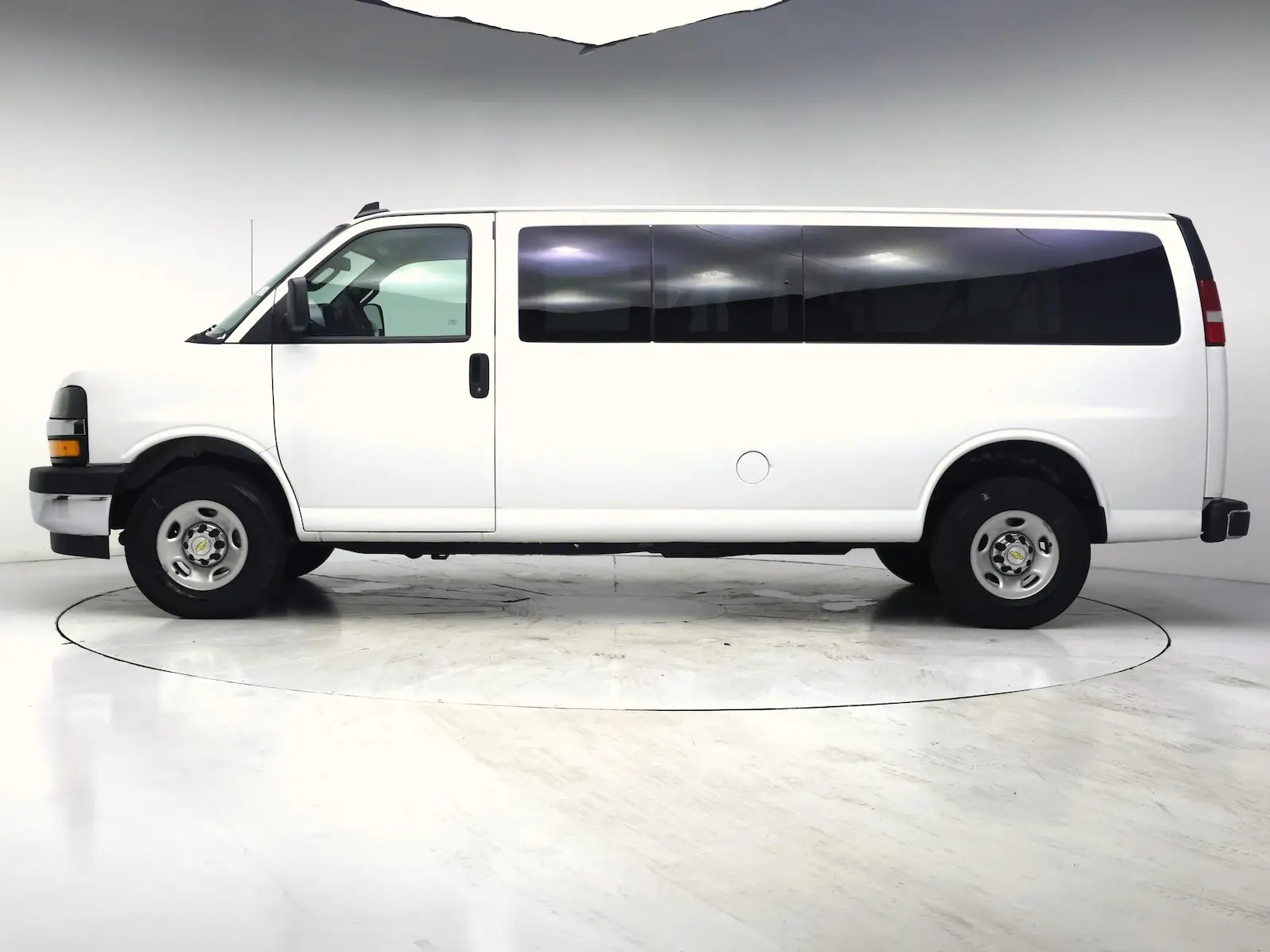2024 Chevrolet Express LT 3500 Extended photo 4