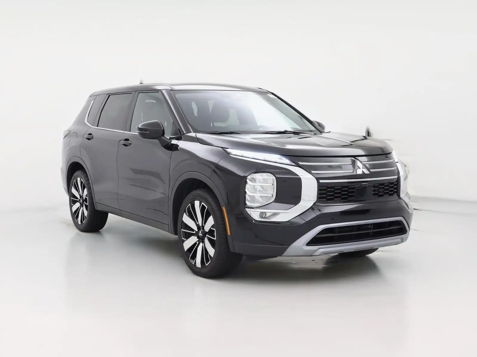 2025 Mitsubishi Outlander SE FWD's photo
