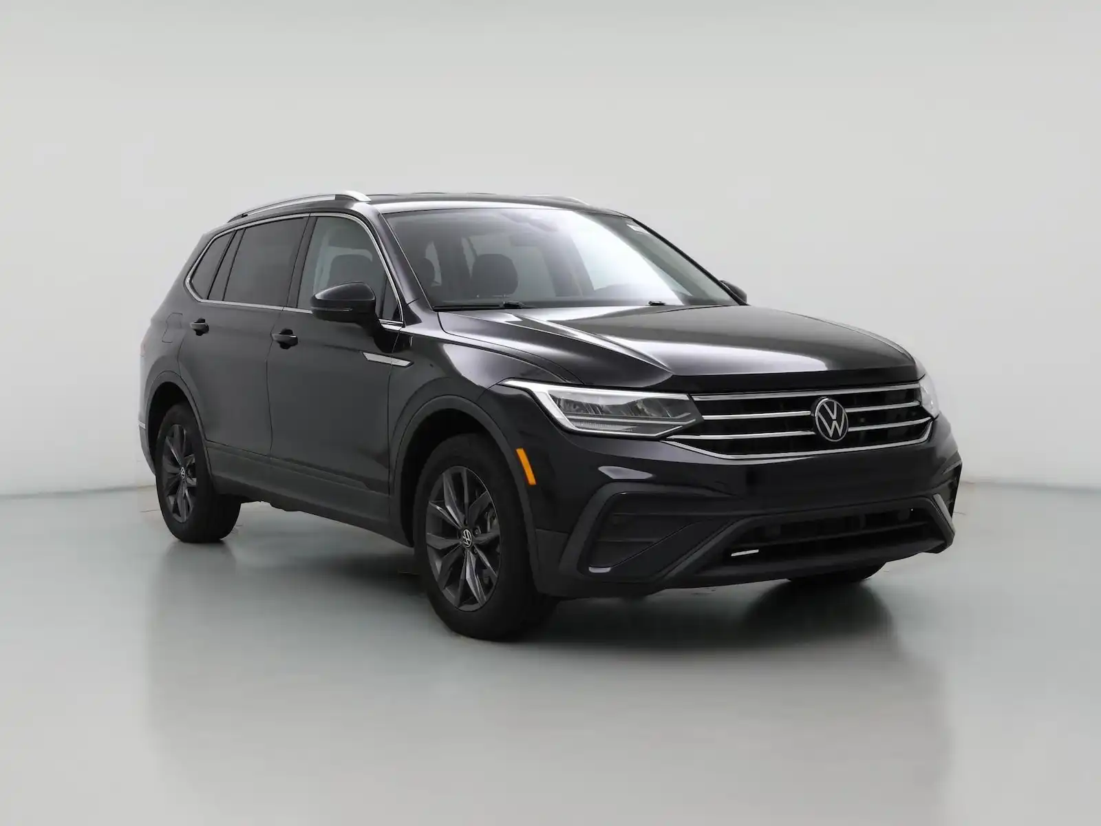 2024 Volkswagen Tiguan 2.0T SE's photo