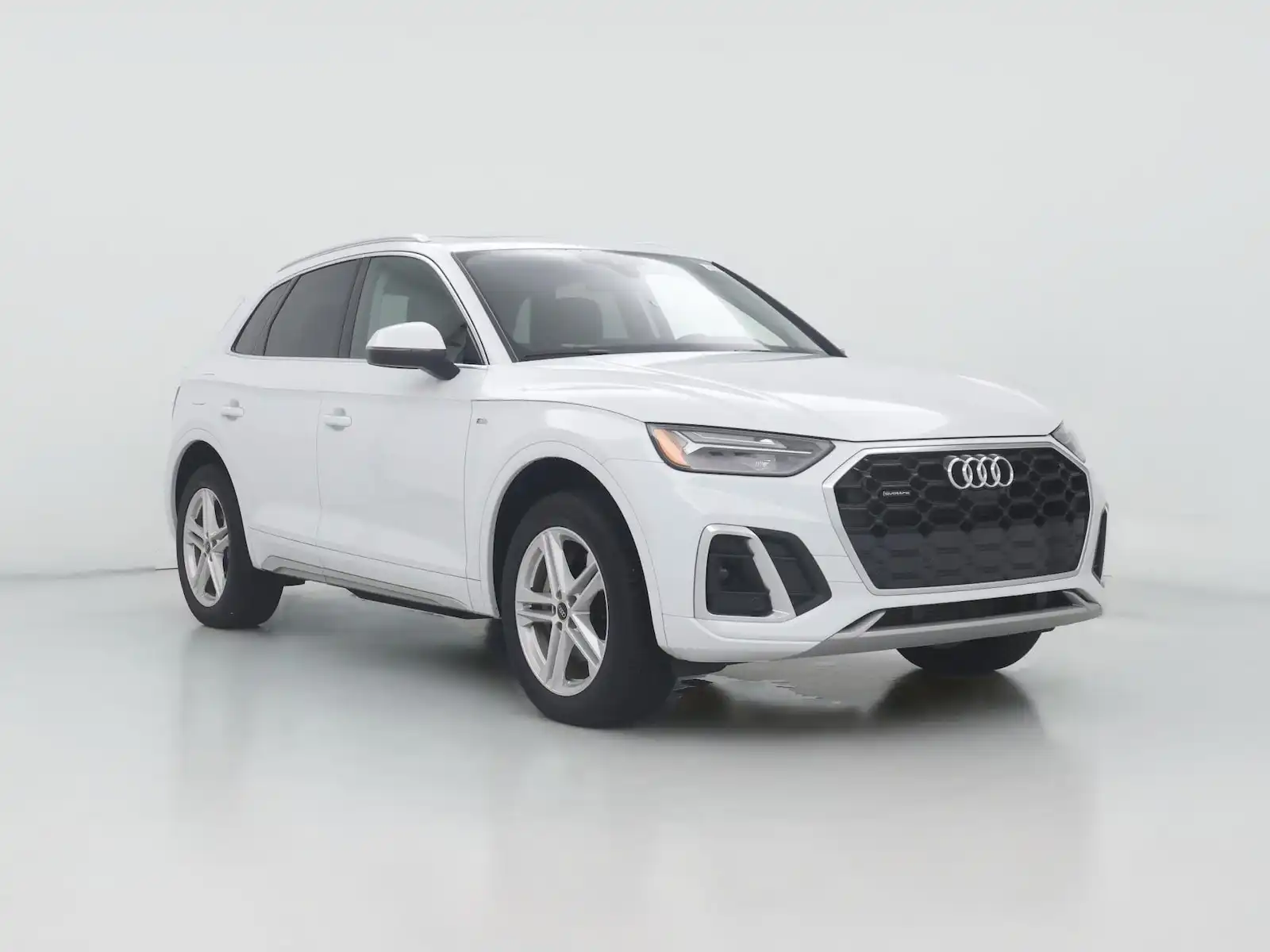 2024 Audi Q5 55 e Premium Plus's photo