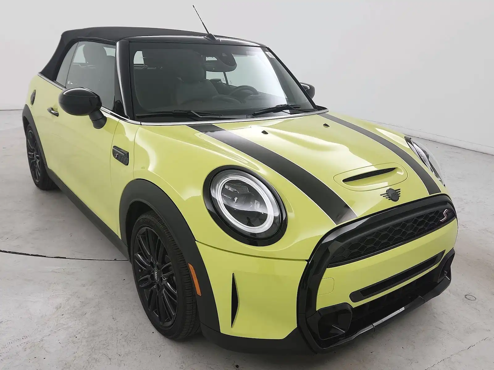 2023 MINI Convertible Cooper S's photo