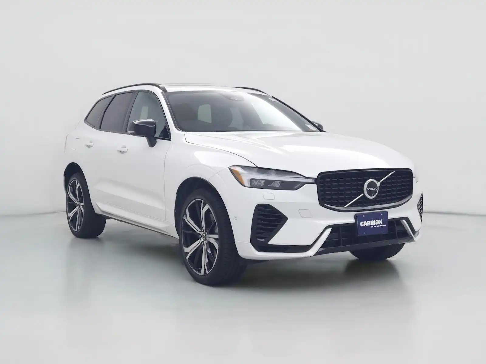 2024 Volvo XC60 T8 Ultimate Dark Theme AWD's photo